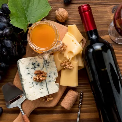 Perfect Picnic Pairings: Wine and Cheese Selections for a Romantic Outdoor FeastIllustration
