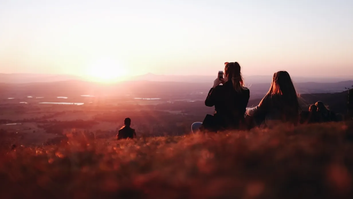 How to Plan a Romantic Sunset Picnic in SydneyIllustration