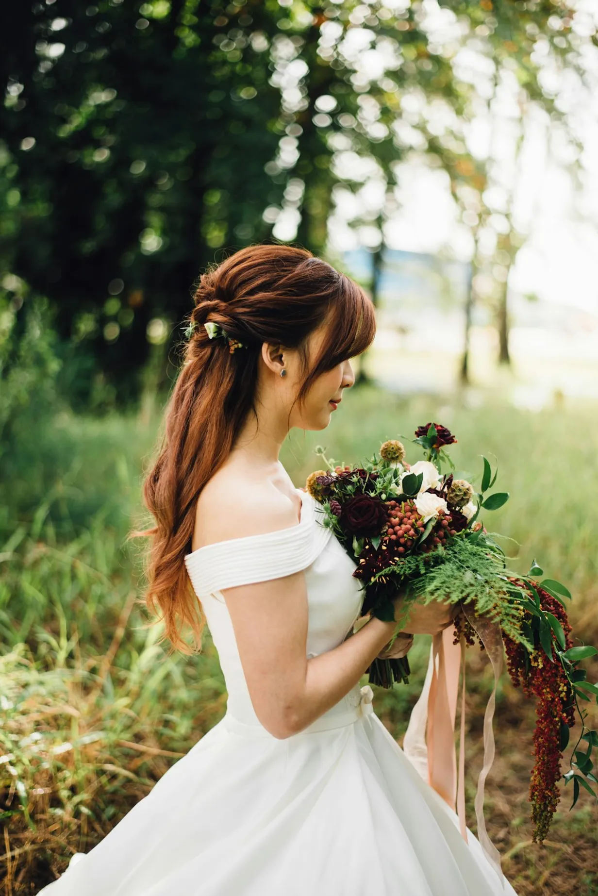 Using Faux Olive Trees For Greek Inspired WeddingsIllustration