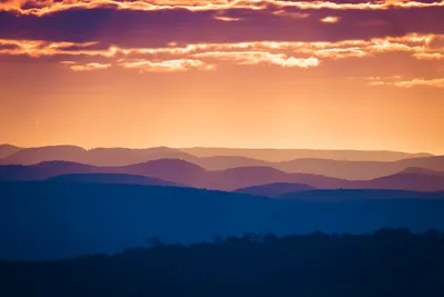 Majestic Blue Mountains: Romantic Picnic DestinationsIllustration